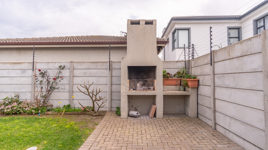 3 Bedroom Property for Sale in Parklands North Western Cape
